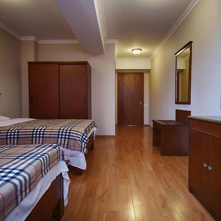 Bagrati 1003 Hotel Кутаиси Екстериор снимка