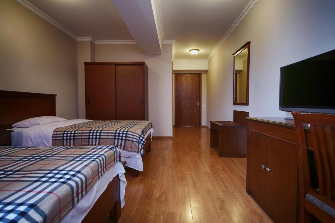 Bagrati 1003 Hotel Кутаиси Екстериор снимка