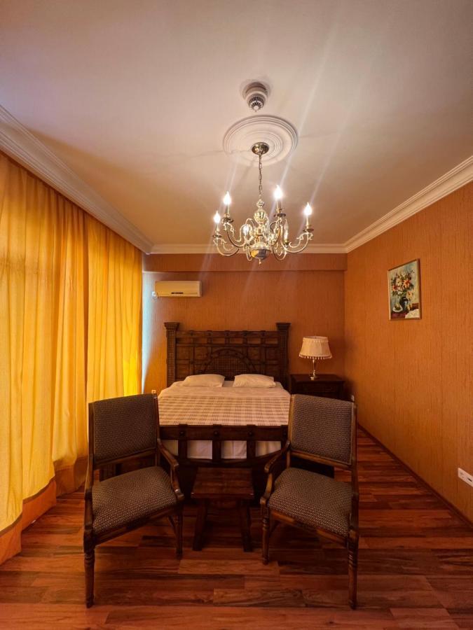 Bagrati 1003 Hotel Кутаиси Екстериор снимка