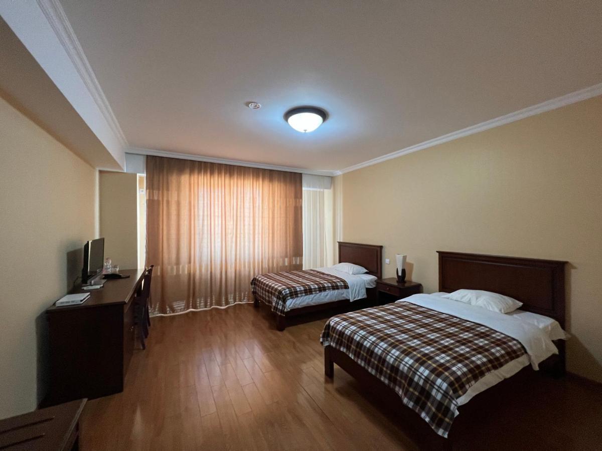 Bagrati 1003 Hotel Кутаиси Екстериор снимка