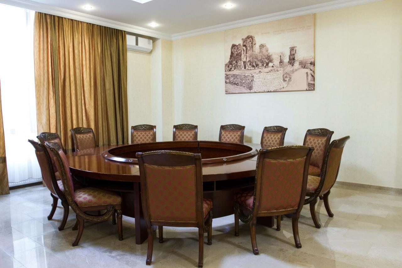 Bagrati 1003 Hotel Кутаиси Екстериор снимка