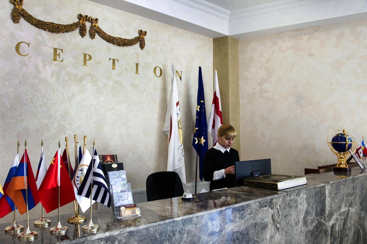 Bagrati 1003 Hotel Кутаиси Екстериор снимка