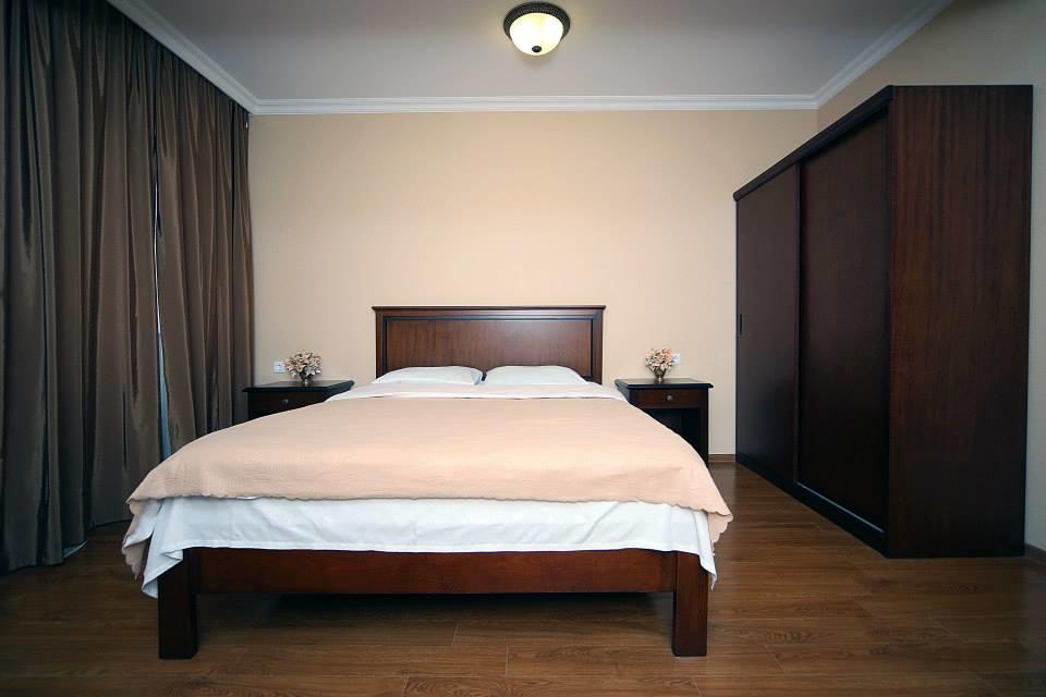 Bagrati 1003 Hotel Кутаиси Екстериор снимка